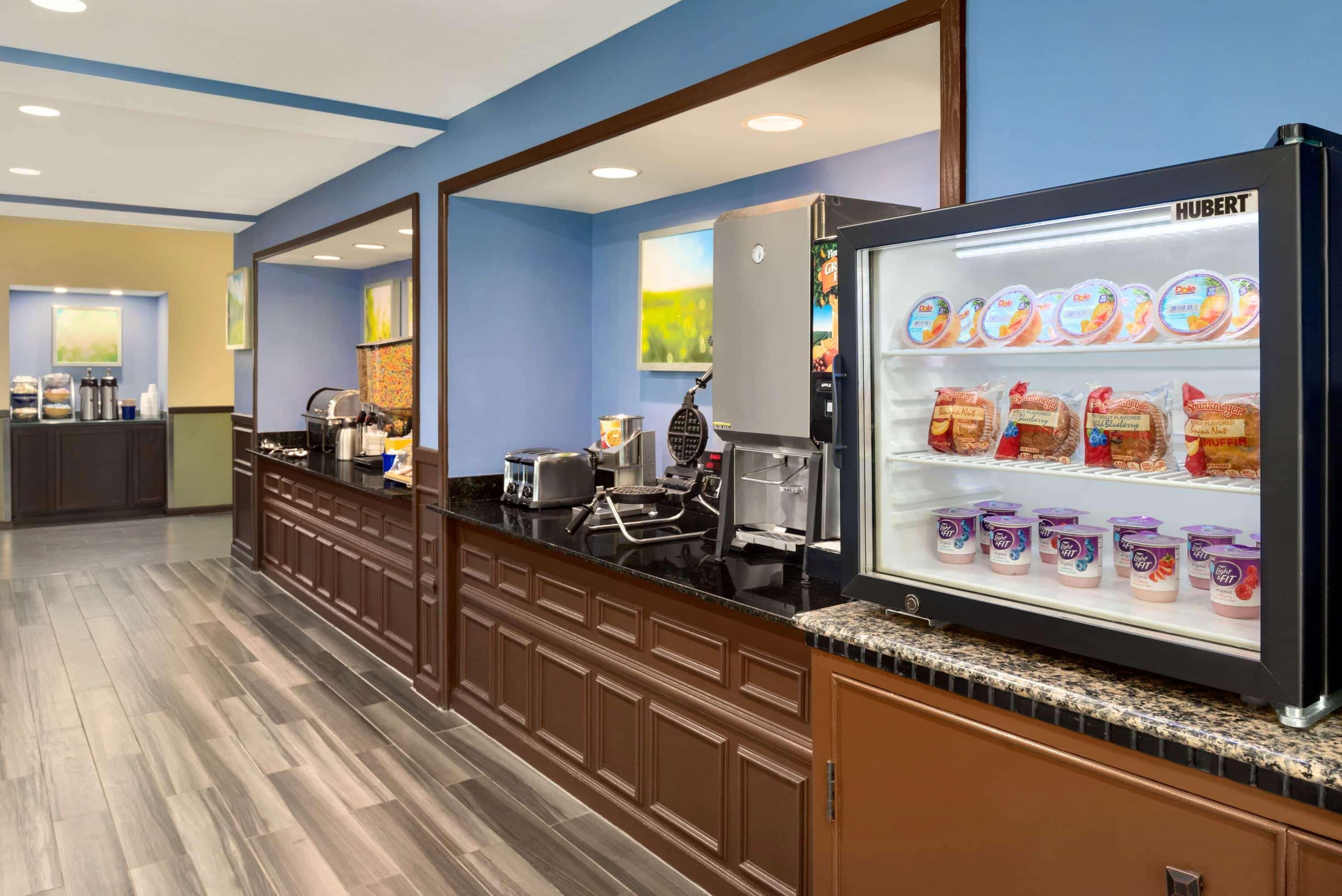Days Inn & Suites By Wyndham מריוויל מראה חיצוני תמונה