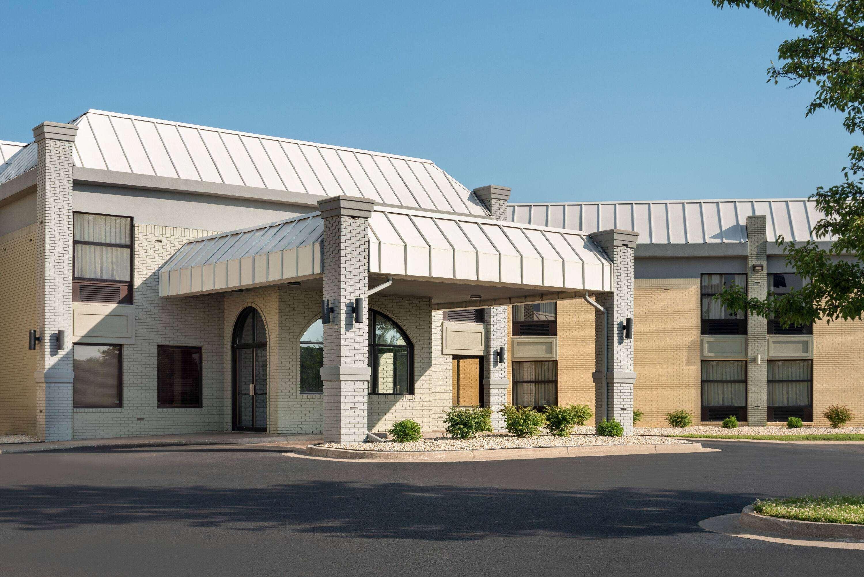 Days Inn & Suites By Wyndham מריוויל מראה חיצוני תמונה