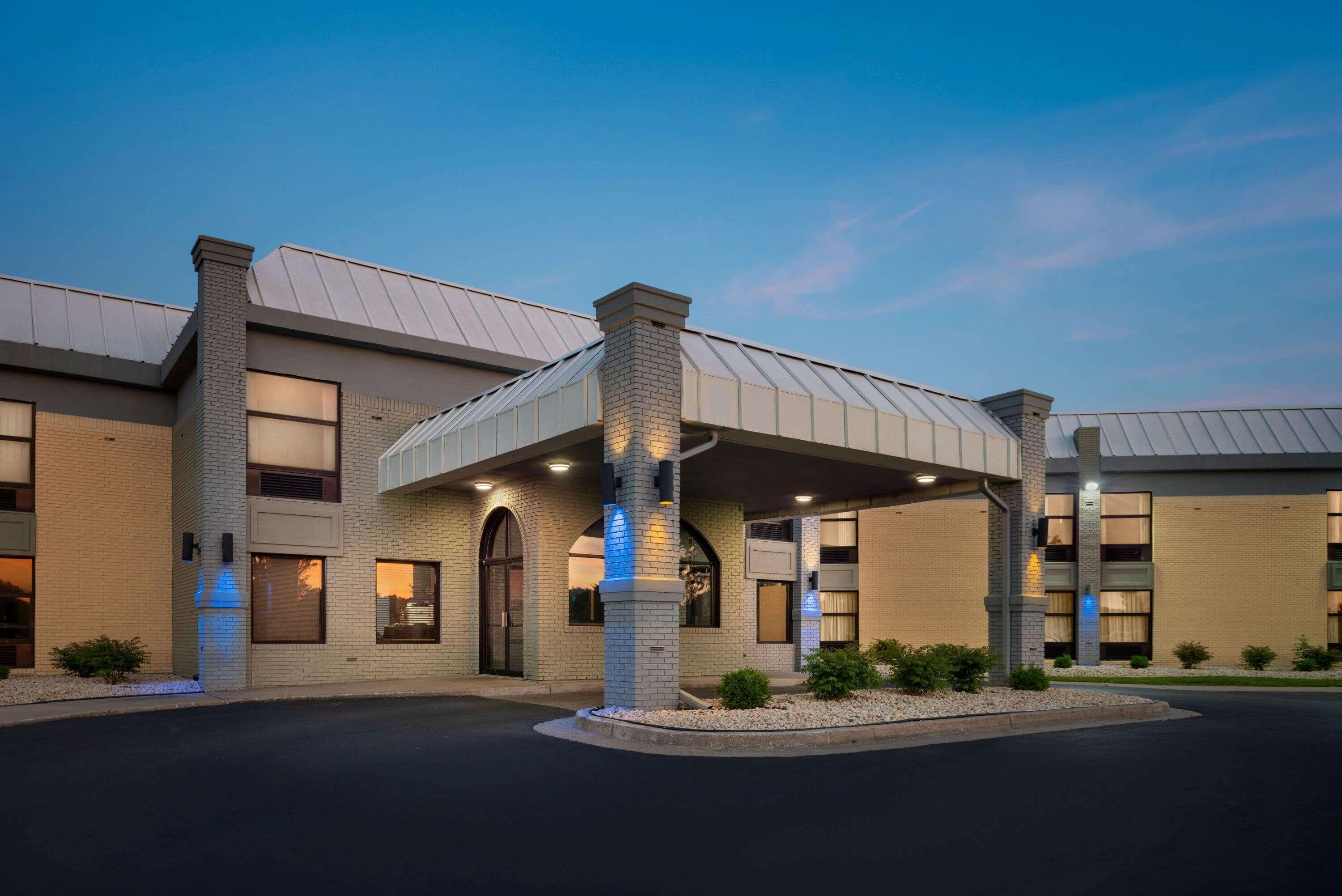 Days Inn & Suites By Wyndham מריוויל מראה חיצוני תמונה
