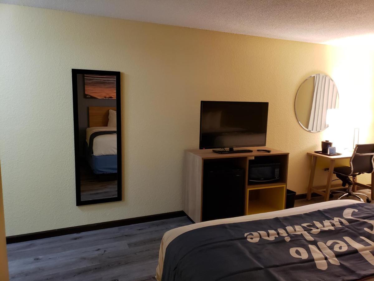 Days Inn & Suites By Wyndham מריוויל מראה חיצוני תמונה