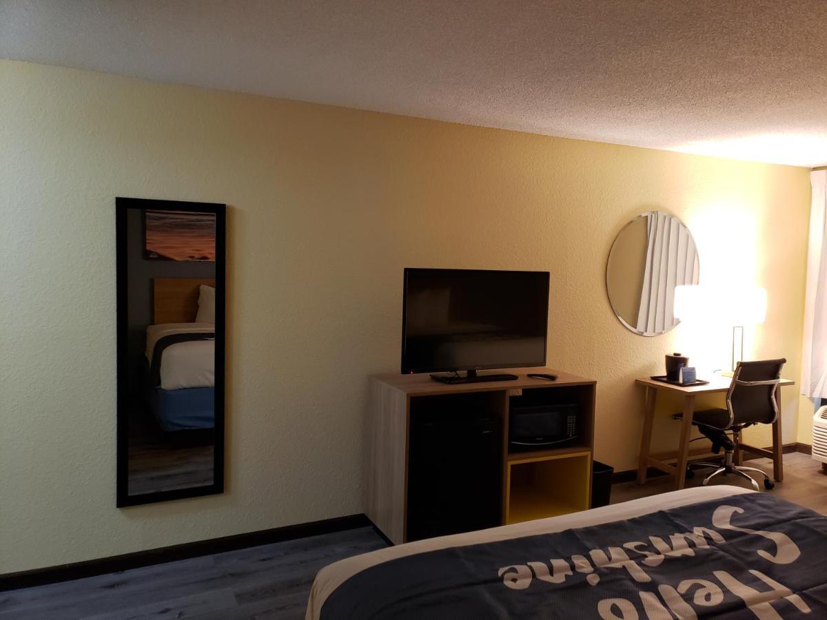 Days Inn & Suites By Wyndham מריוויל מראה חיצוני תמונה